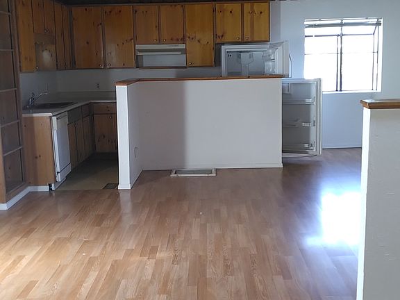 3rd image of 562 S 3rd St