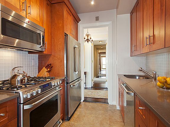 5th image of 200 E 69th St APT 39B