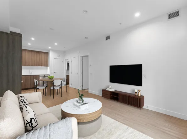 2060 Curling Rd #111, North Vancouver, BC V7P 0E1