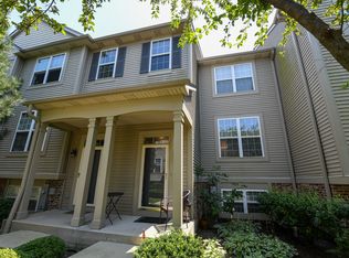 1104 Chadwick Dr, Grayslake, IL