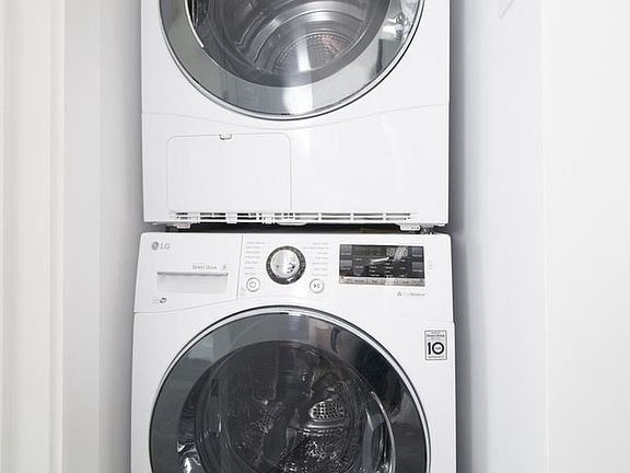 5th image of 969 Willoughby Ave APT 2L