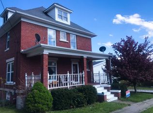 115 S 2nd St, Oquawka, IL 61462