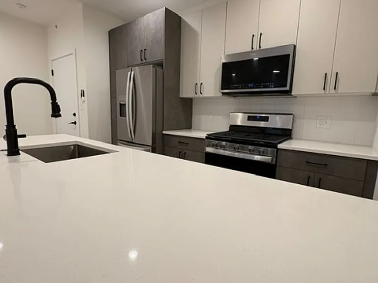 Modern and Sleek 611 S Fagley Street Apartments! — Photo 10
