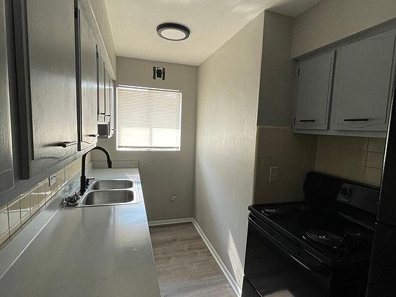 4th image of 4506 Jamieson Ave #D