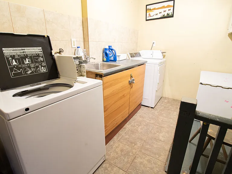 109 Niagara St #1 — Photo 10