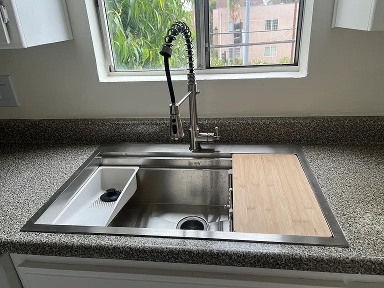 5544 Yolanda Ave #202 — Photo 8