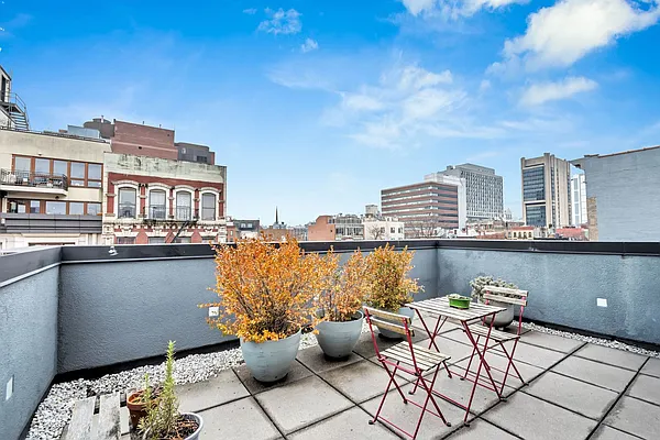 Sold by Compass | media 16