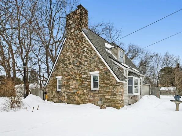 13 Harwood St, Oxford, MA 01540