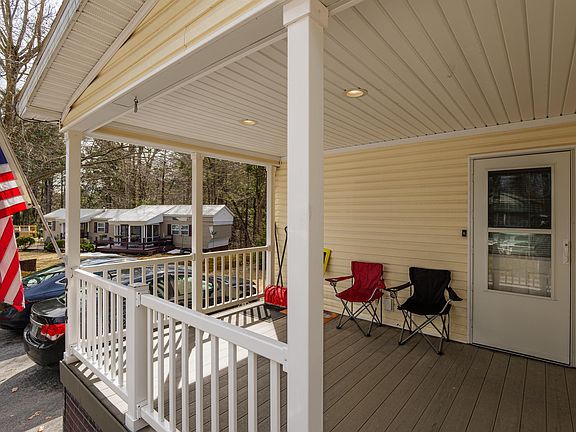 4th image of 214 Robin Hood Drive