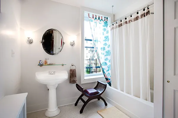 Rented by Realty Collective | media 18