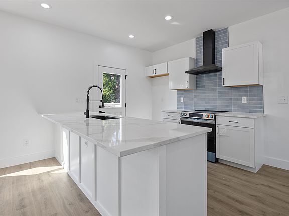 5th image of 2815 Johnston St