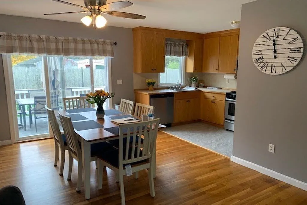 2 bed, 1300 sqft, $2,500 — Photo 2