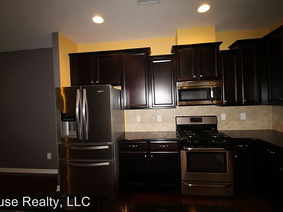 5th image of 7043 Woodsbay Ln