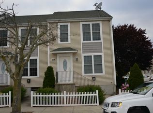 228 Meadow St, Pawtucket, RI 02860