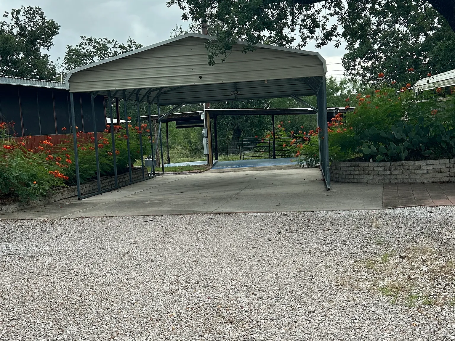 2 bed, 764 sqft, $1,550 — Photo 2