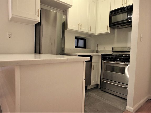 3rd image of 484 Amsterdam Ave APT 2A