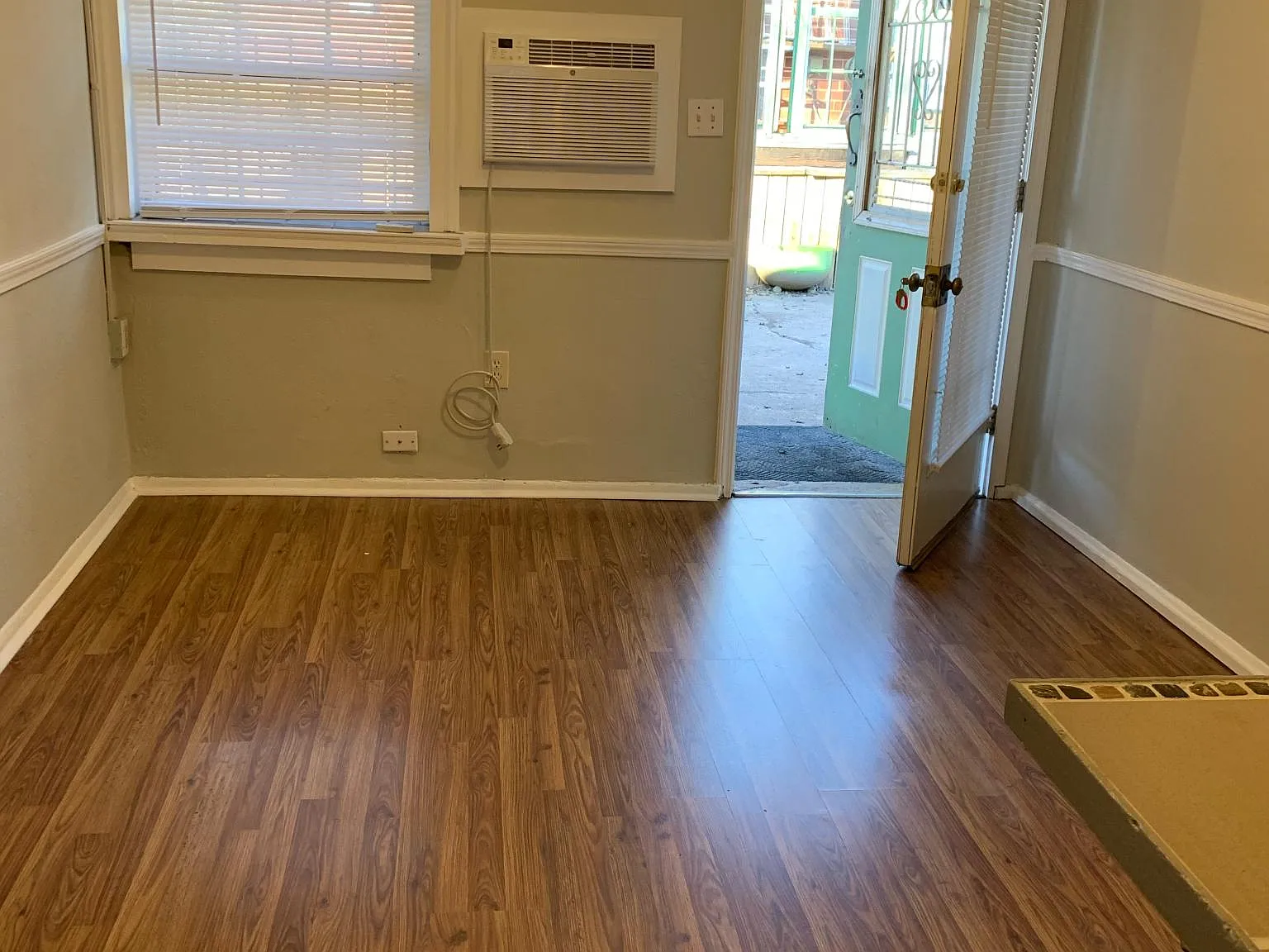 236 Lowry St NE — Photo 2