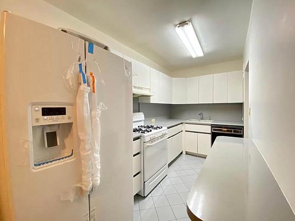 4th image of 5936 70th St Floor 2