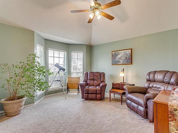 3rd image of 125 Pepperbush Ln