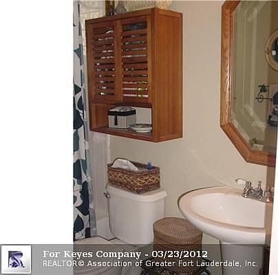 4th image of 777 SE 2nd Ave APT 324