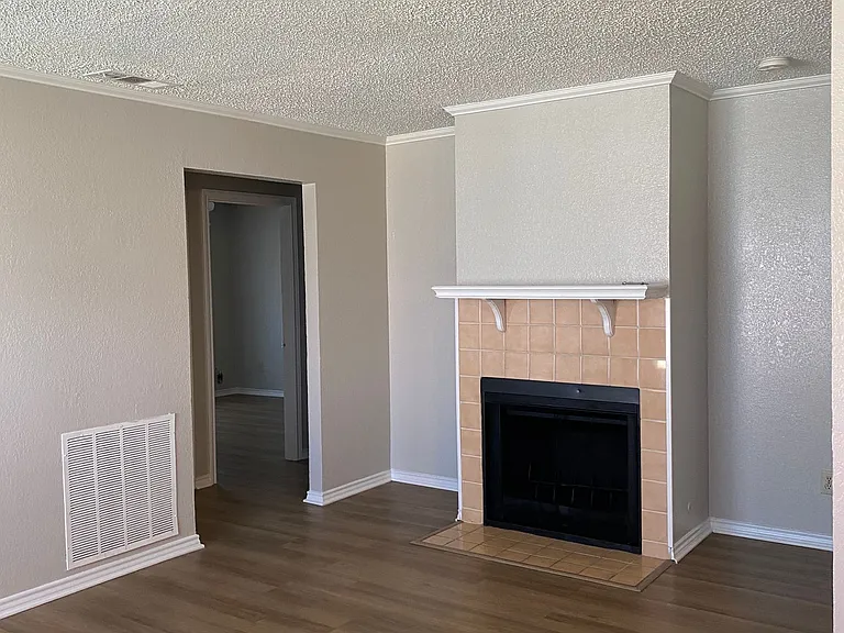 1112 Valley View St — Photo 9