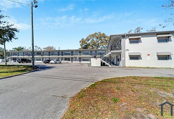 3rd image of 2475 18th Ave S APT 2