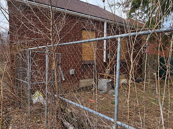 3rd image of 19182 Hickory St
