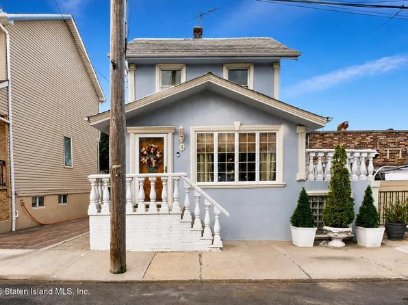 4 Sommers Ln, Staten Island, NY 10314