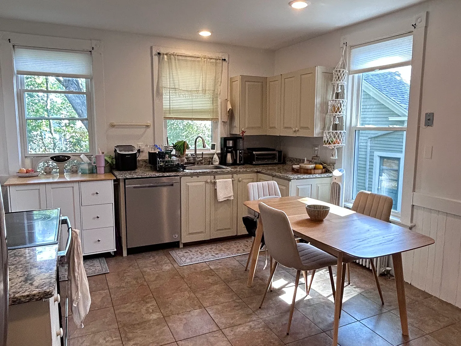 34 Lexington St — Photo 2