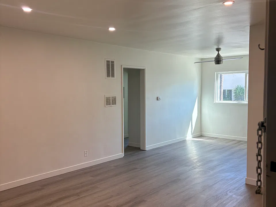 7254 Hollywood