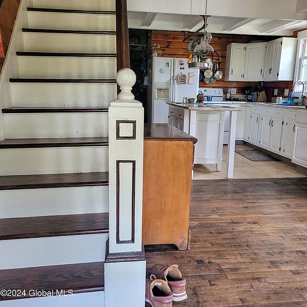 3rd image of 120 Cliffe Avenue