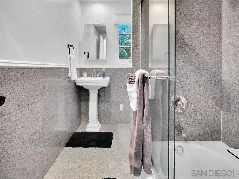 1315 Cave St — Photo 23