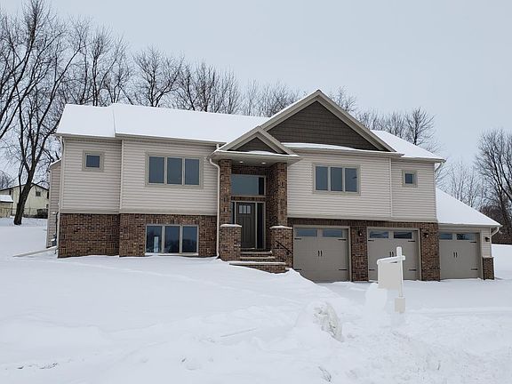 2nd image of 1240 Brookfield Ct NE