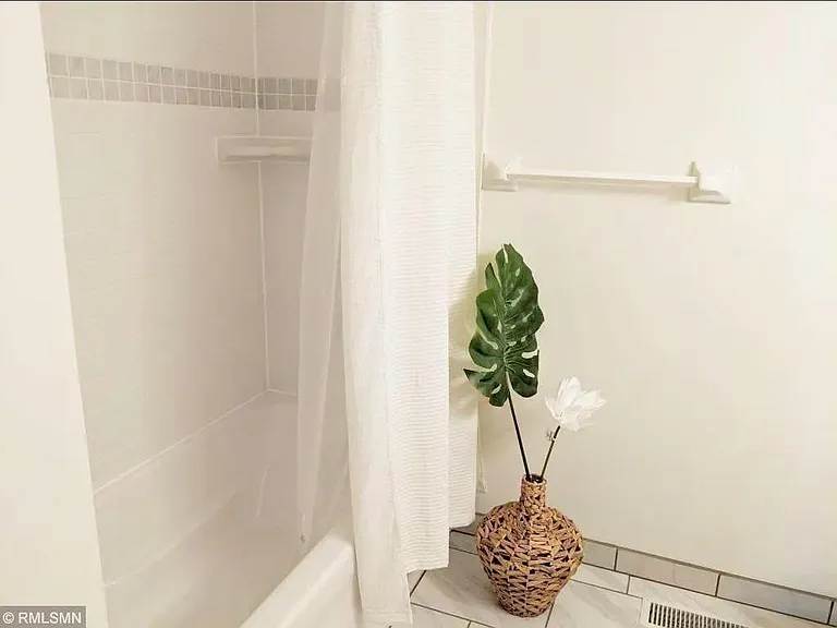 5994 Fernwood St — Photo 12