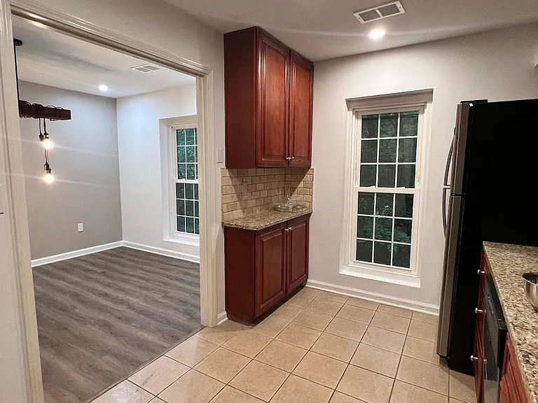 25201 Plantation Dr NE #201 — Photo 19