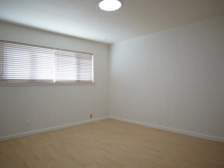 3001 Knights Bridge Rd — Photo 11