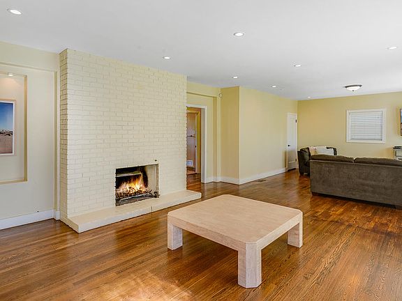 5th image of 908 Cincinnati Ave