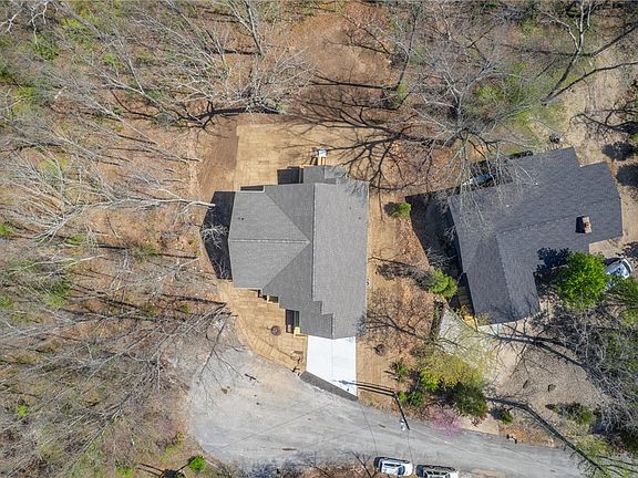 4th image of 4 Burton Ln