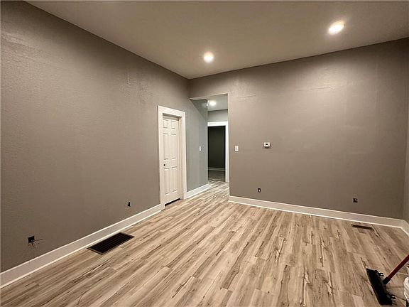 4th image of 811 N 5th St