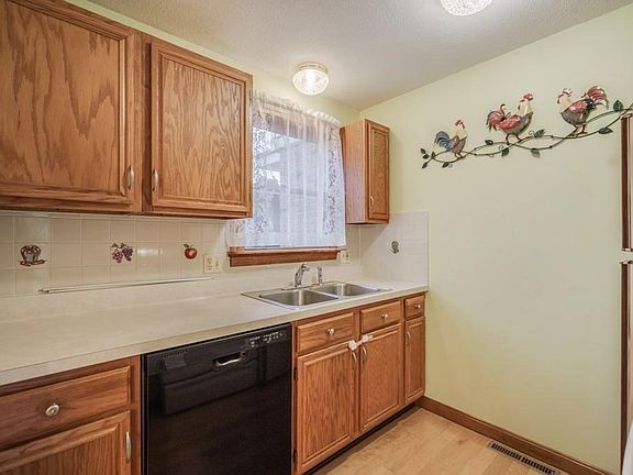 5th image of 55 Empire St Unit 65