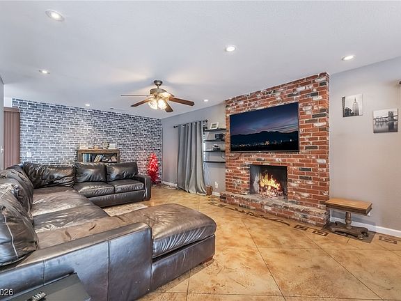 5th image of 3961 Acapulco Ave