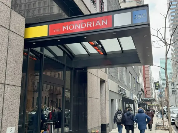250 East 54th Street image 2 of 12