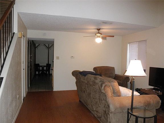 3rd image of 1489 Larchmont Dr
