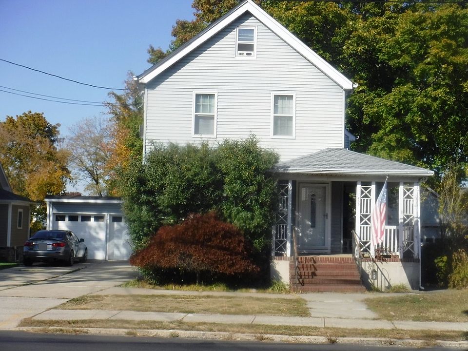 1st image of 455 Main St