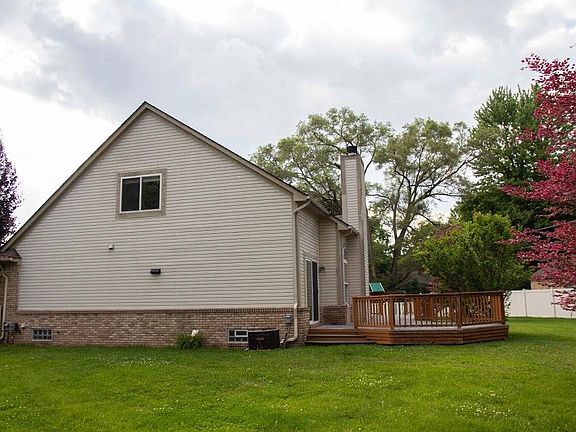 5th image of 33800 Sleepy Hollow St