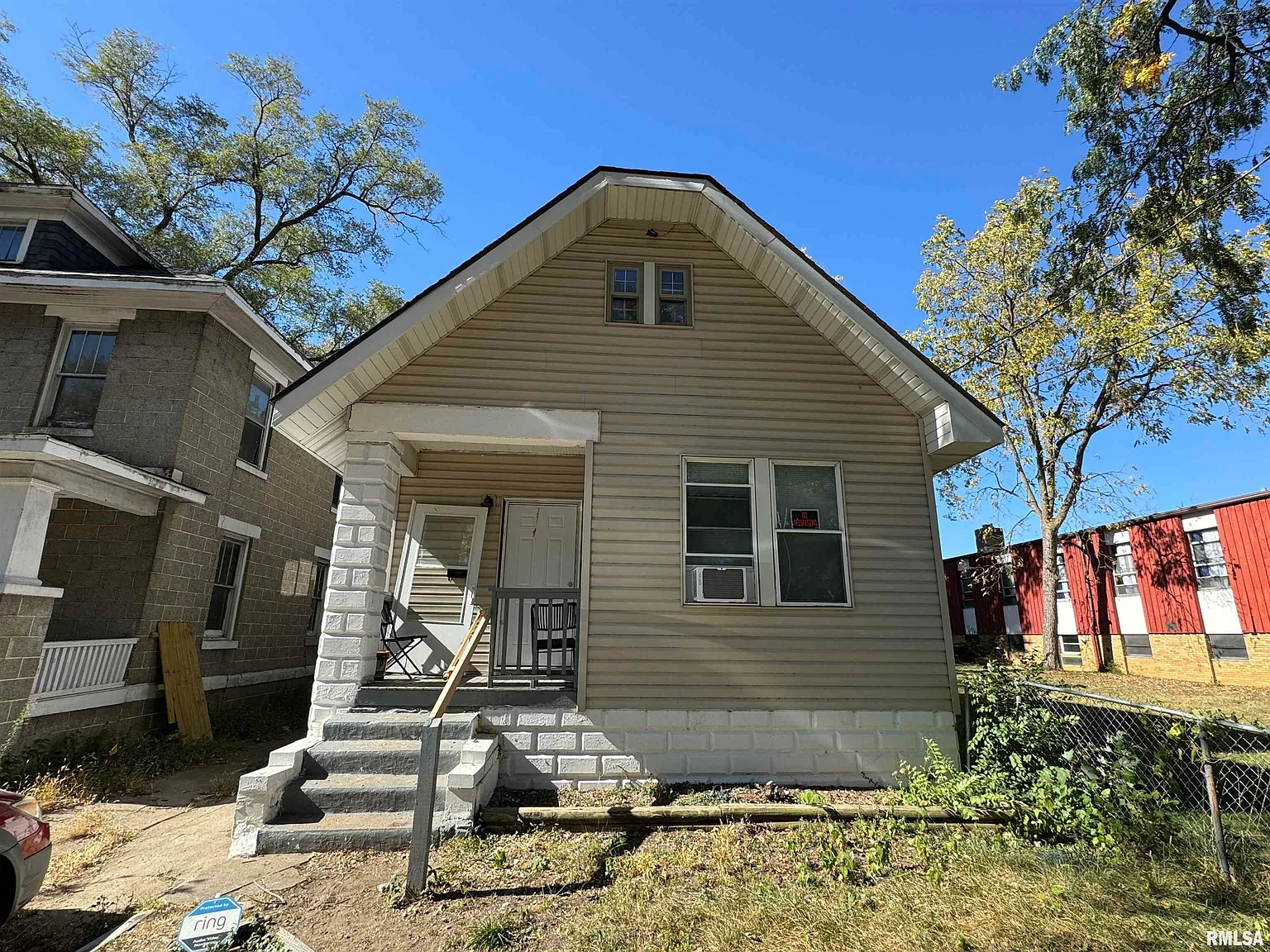 1011 S Greenlawn Ave photo 1