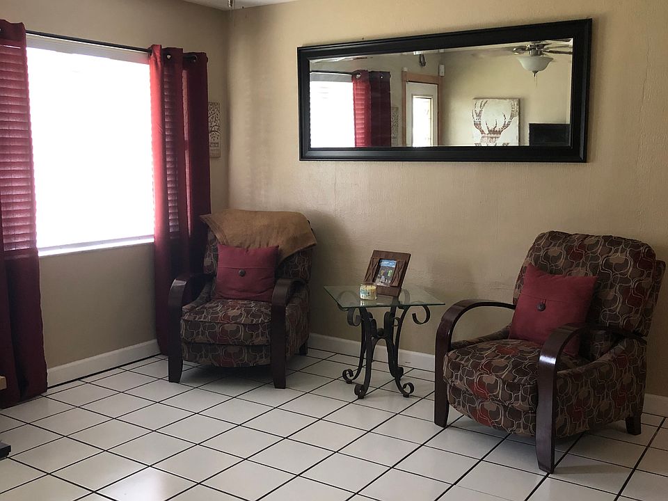 Front livingroom