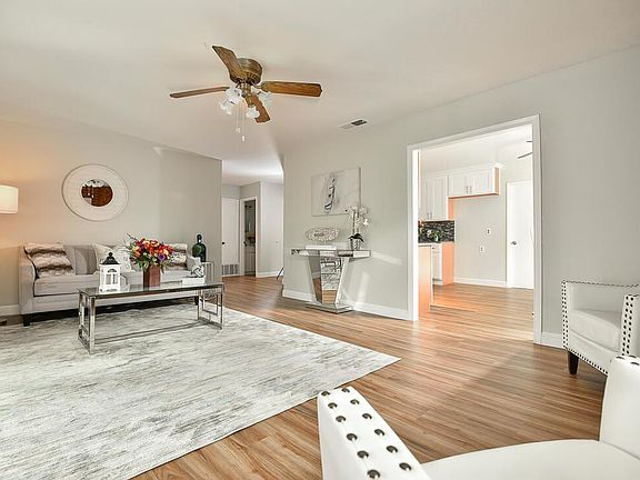5th image of 3159 Vistamont Dr