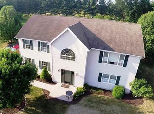 9 Sycamore Dr, Shawangunk, NY 12589