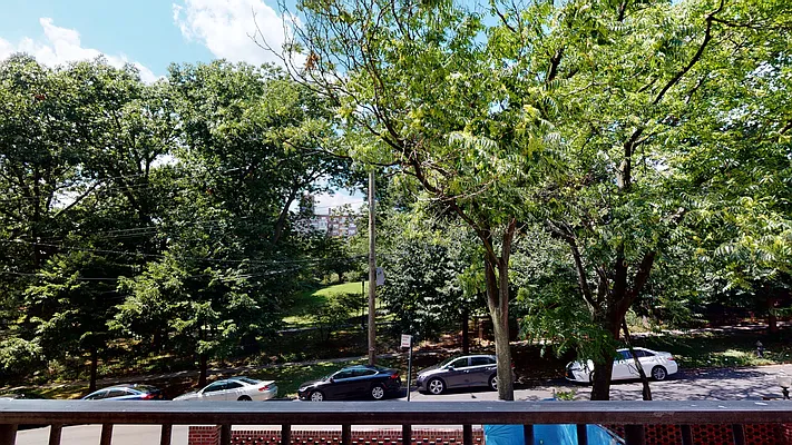 Sold by Bizzarro Agency | media 14